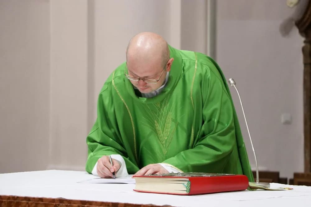 Biskup Ivo uveo u službu novog župnika u požeškoj Župi sv. Terezije Avilske