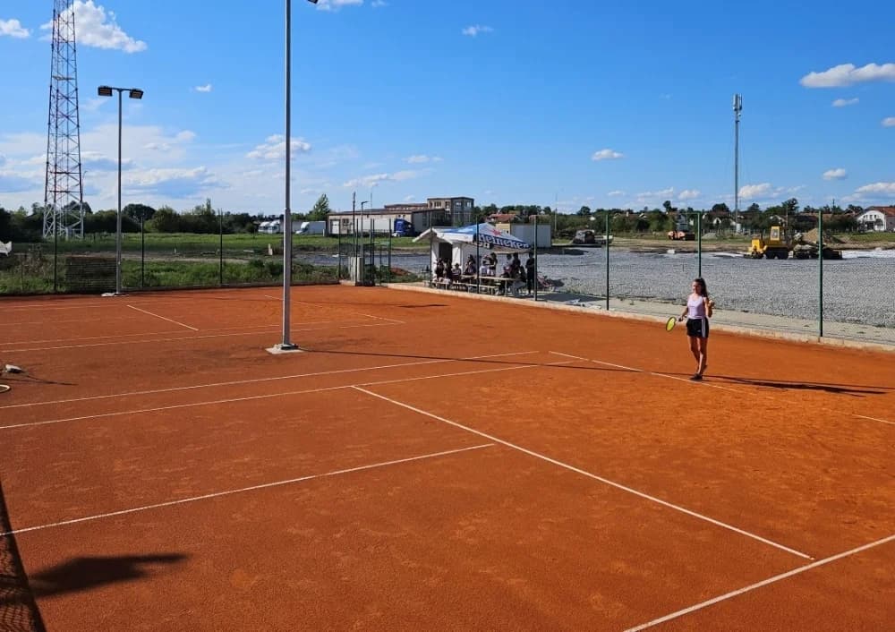 Danijela Galijaš prva pobjednica ženskog teniskog turnira u Lipiku