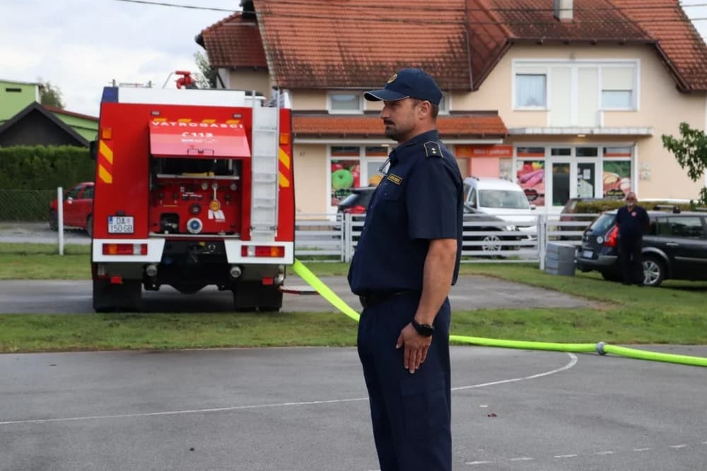 Natjecanje vatrogasnog pomlatka i mladeži u Poljani okupilo devet ekipa s područja Lipika i Pakraca