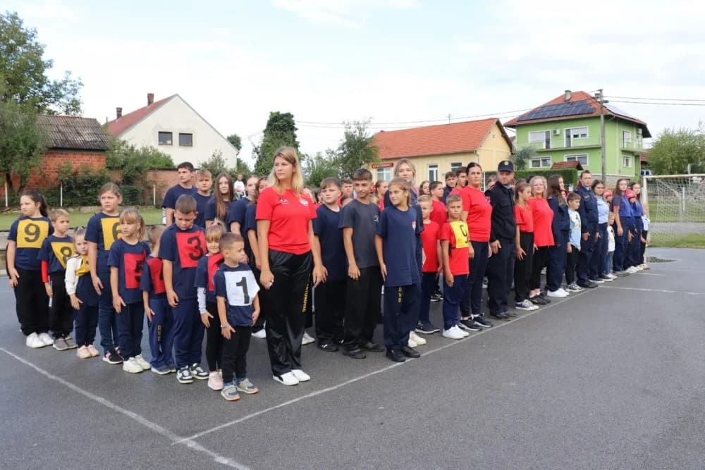 Natjecanje vatrogasnog pomlatka i mladeži u Poljani okupilo devet ekipa s područja Lipika i Pakraca