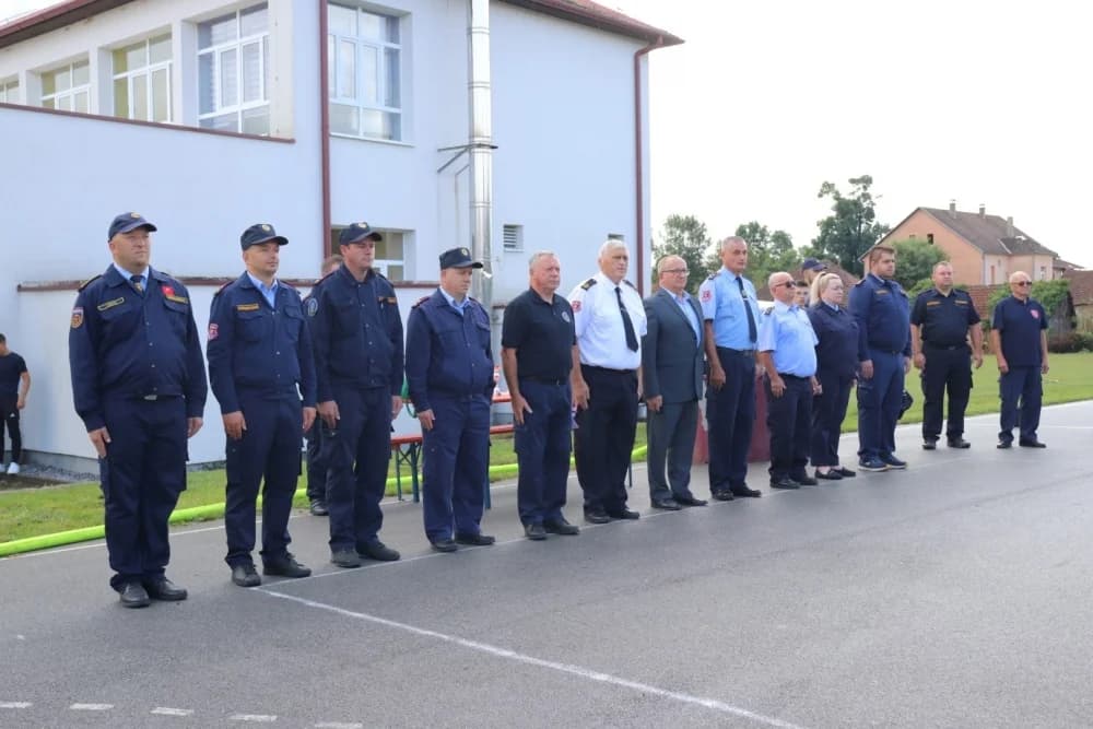 Natjecanje vatrogasnog pomlatka i mladeži u Poljani okupilo devet ekipa s područja Lipika i Pakraca