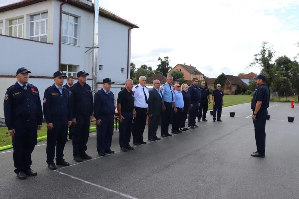 Natjecanje vatrogasnog pomlatka i mladeži u Poljani okupilo devet ekipa s područja Lipika i Pakraca
