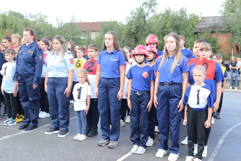 Natjecanje vatrogasnog pomlatka i mladeži u Poljani okupilo devet ekipa s područja Lipika i Pakraca