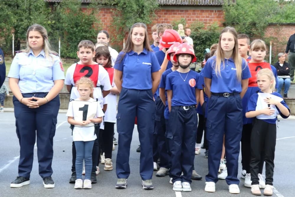 Natjecanje vatrogasnog pomlatka i mladeži u Poljani okupilo devet ekipa s područja Lipika i Pakraca