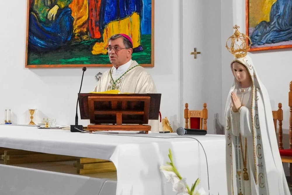 Biskup Ivo krstio peto dijete roditelja Klarić u Okučanima