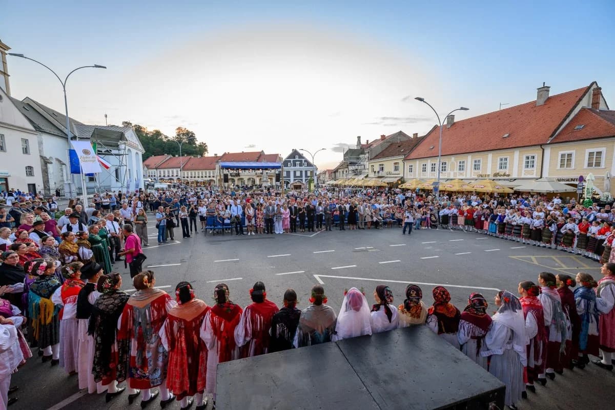 Prva večer festivala Zlatne žice Slavonije: Najgizdavija Šokica Angela Butorac, u finalu Divne godine