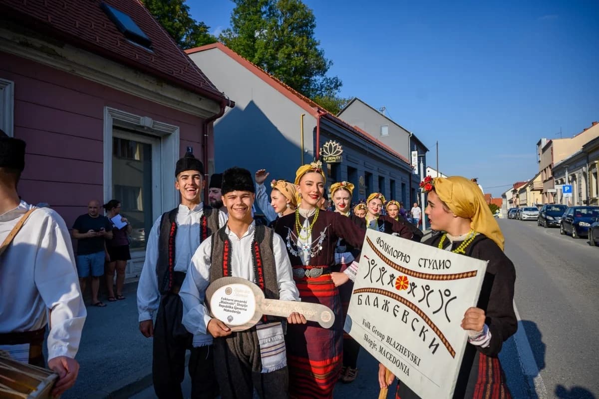 Prva večer festivala Zlatne žice Slavonije: Najgizdavija Šokica Angela Butorac, u finalu Divne godine