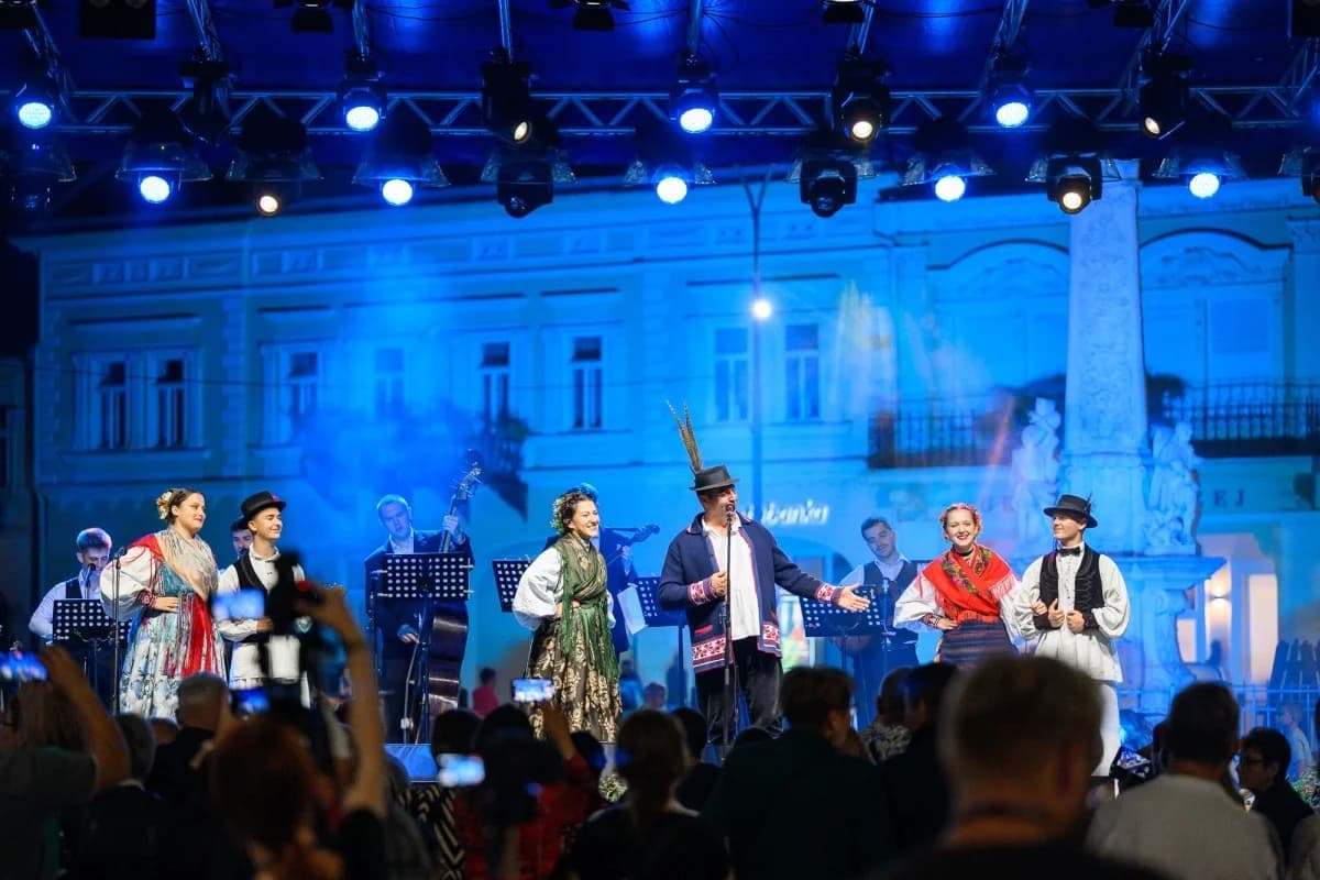 Prva večer festivala Zlatne žice Slavonije: Najgizdavija Šokica Angela Butorac, u finalu Divne godine