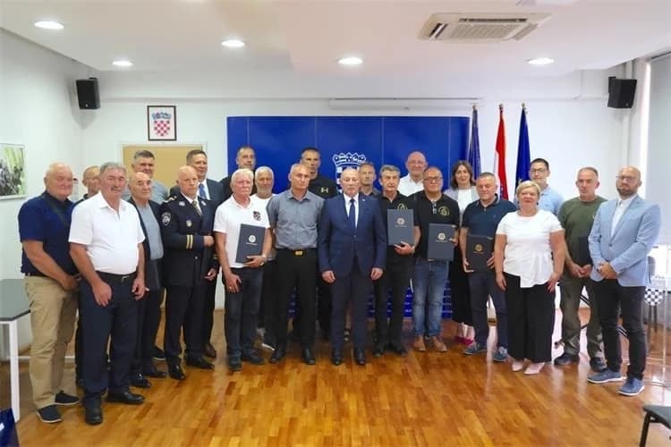 Ministar Medved uručio braniteljske zahvalnice u prigodi obilježavanja 34. obljetnice pogibije hrvatskih branitelja u Kusonjama