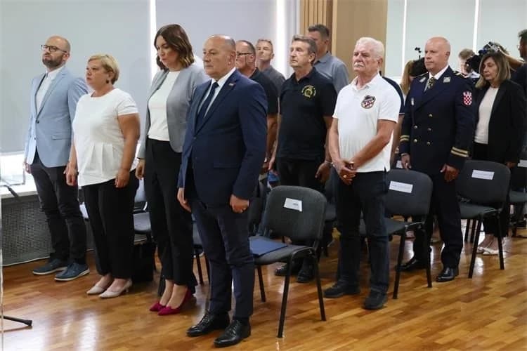 Ministar Medved uručio braniteljske zahvalnice u prigodi obilježavanja 34. obljetnice pogibije hrvatskih branitelja u Kusonjama