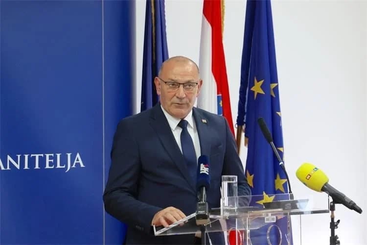 Ministar Medved uručio braniteljske zahvalnice u prigodi obilježavanja 34. obljetnice pogibije hrvatskih branitelja u Kusonjama