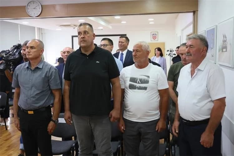 Ministar Medved uručio braniteljske zahvalnice u prigodi obilježavanja 34. obljetnice pogibije hrvatskih branitelja u Kusonjama