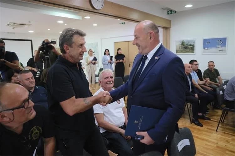 Ministar Medved uručio braniteljske zahvalnice u prigodi obilježavanja 34. obljetnice pogibije hrvatskih branitelja u Kusonjama