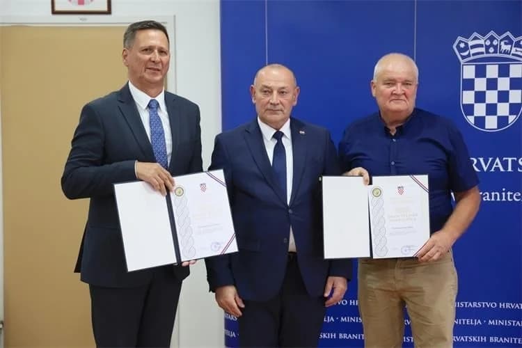 Ministar Medved uručio braniteljske zahvalnice u prigodi obilježavanja 34. obljetnice pogibije hrvatskih branitelja u Kusonjama