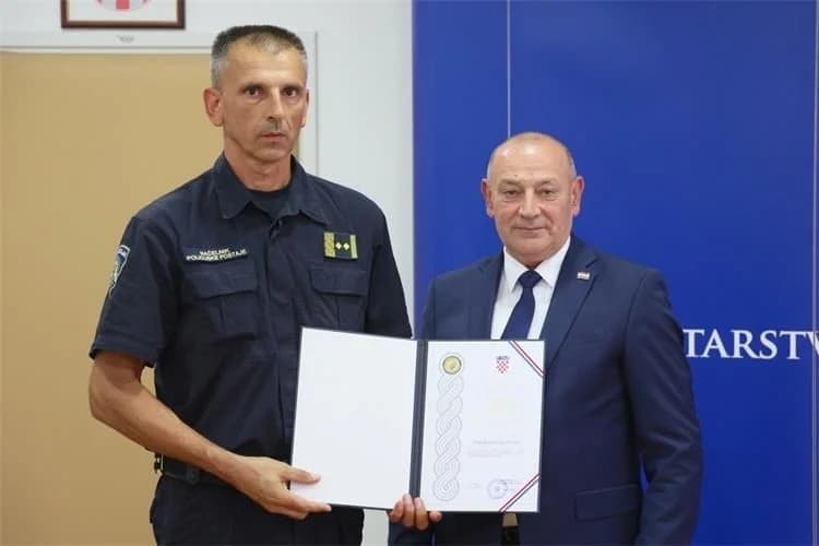 Ministar Medved uručio braniteljske zahvalnice u prigodi obilježavanja 34. obljetnice pogibije hrvatskih branitelja u Kusonjama