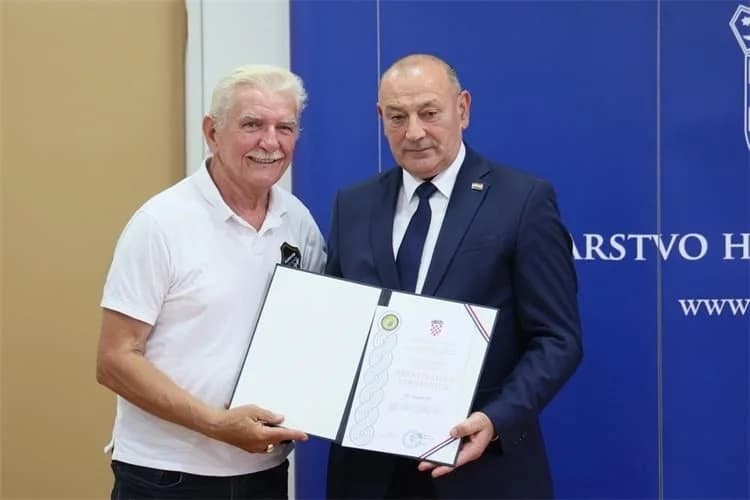 Ministar Medved uručio braniteljske zahvalnice u prigodi obilježavanja 34. obljetnice pogibije hrvatskih branitelja u Kusonjama