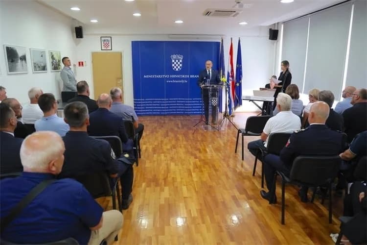 Ministar Medved uručio braniteljske zahvalnice u prigodi obilježavanja 34. obljetnice pogibije hrvatskih branitelja u Kusonjama