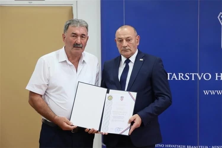 Ministar Medved uručio braniteljske zahvalnice u prigodi obilježavanja 34. obljetnice pogibije hrvatskih branitelja u Kusonjama