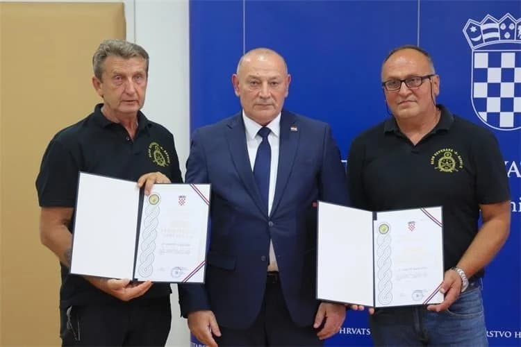 Ministar Medved uručio braniteljske zahvalnice u prigodi obilježavanja 34. obljetnice pogibije hrvatskih branitelja u Kusonjama