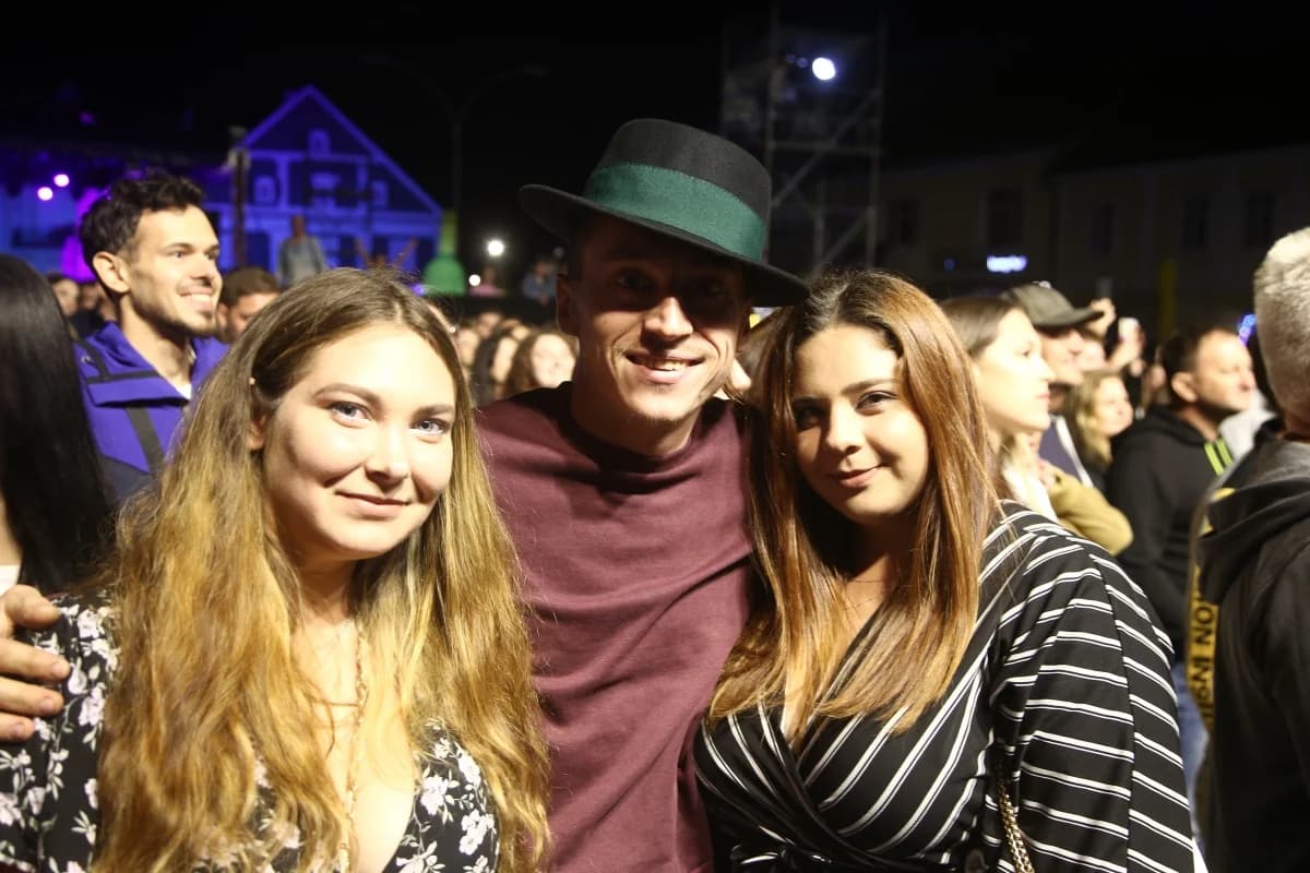 FOTO: Prljavci napunili Trg Sv. Trojstva u Požegi i oduševili publiku