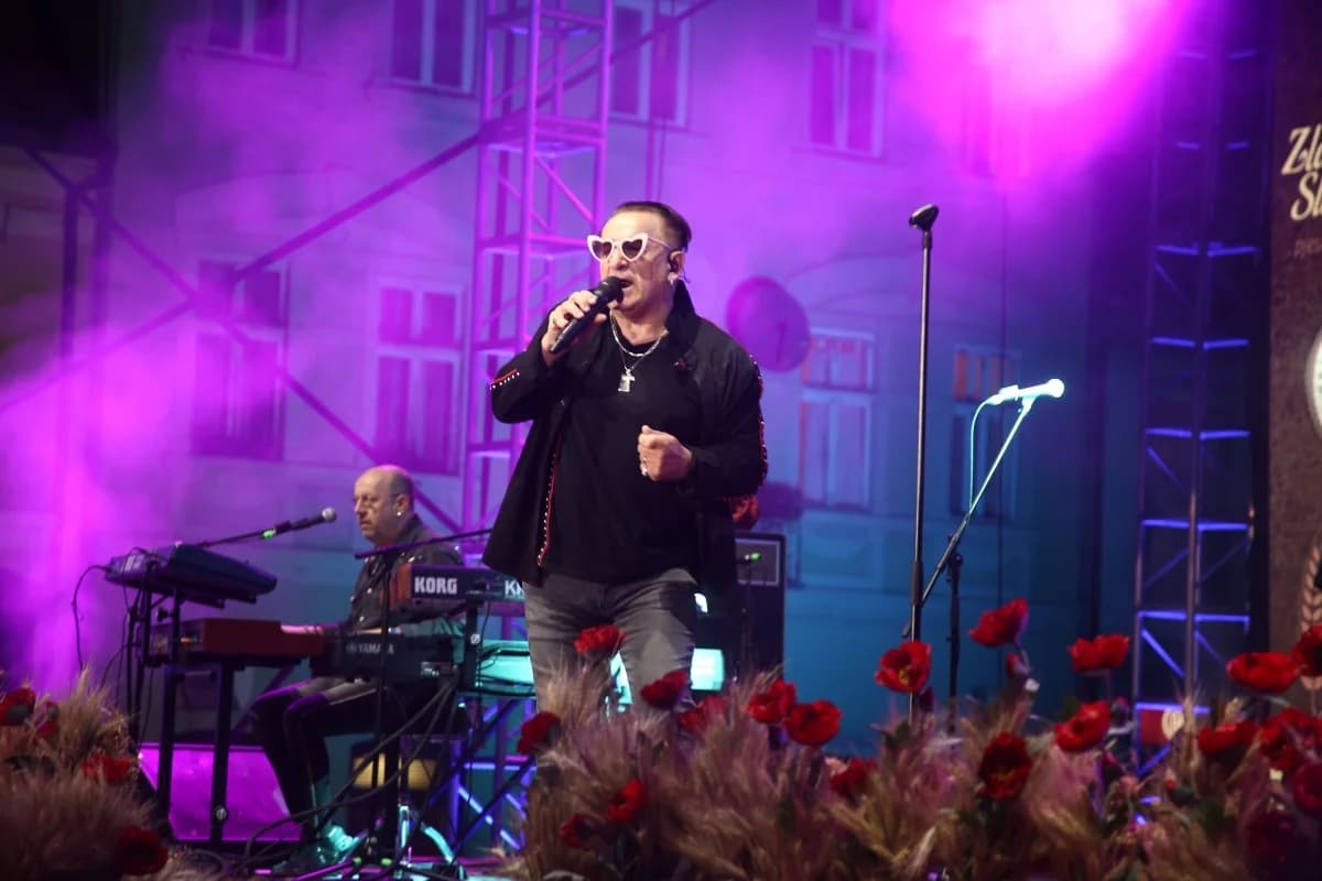 FOTO: Prljavci napunili Trg Sv. Trojstva u Požegi i oduševili publiku