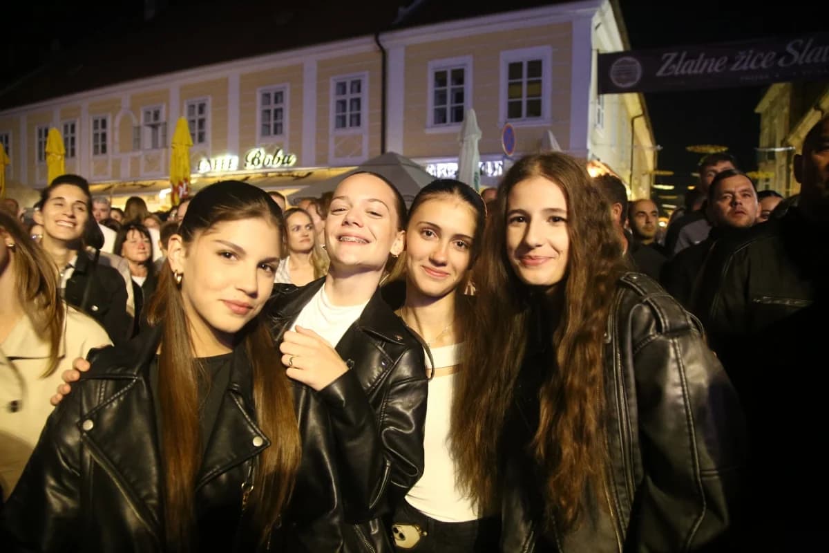 FOTO: Prljavci napunili Trg Sv. Trojstva u Požegi i oduševili publiku