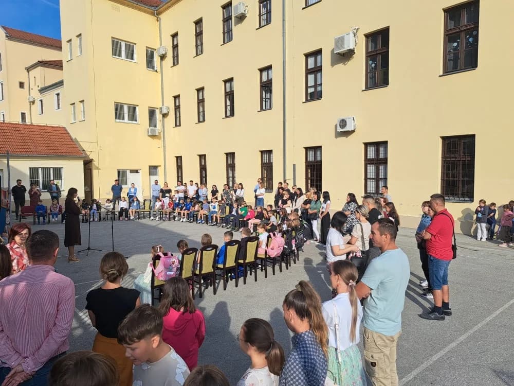 Gradonačelnik Miličević i njegova zamjenica Martinek obišli požeške gradske škole