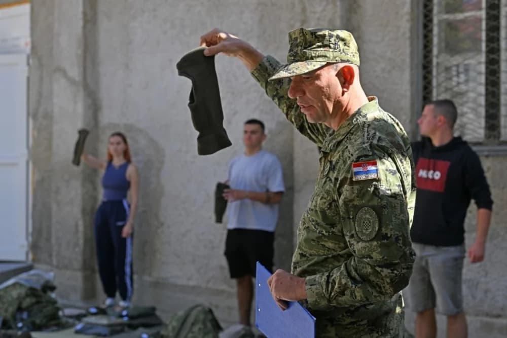 Novi naraštaj ročnika i ročnica stigao u Požegu na dragovoljno vojno osposobljavanje