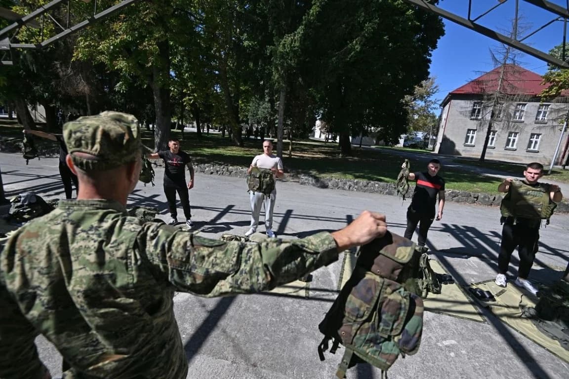Novi naraštaj ročnika i ročnica stigao u Požegu na dragovoljno vojno osposobljavanje