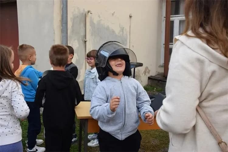 Djeca iz dječjeg vrtića „Grozdić“ posjetila Interventnu policiju