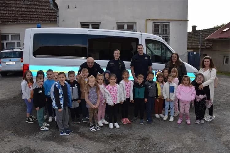 Djeca iz dječjeg vrtića „Grozdić“ posjetila Interventnu policiju