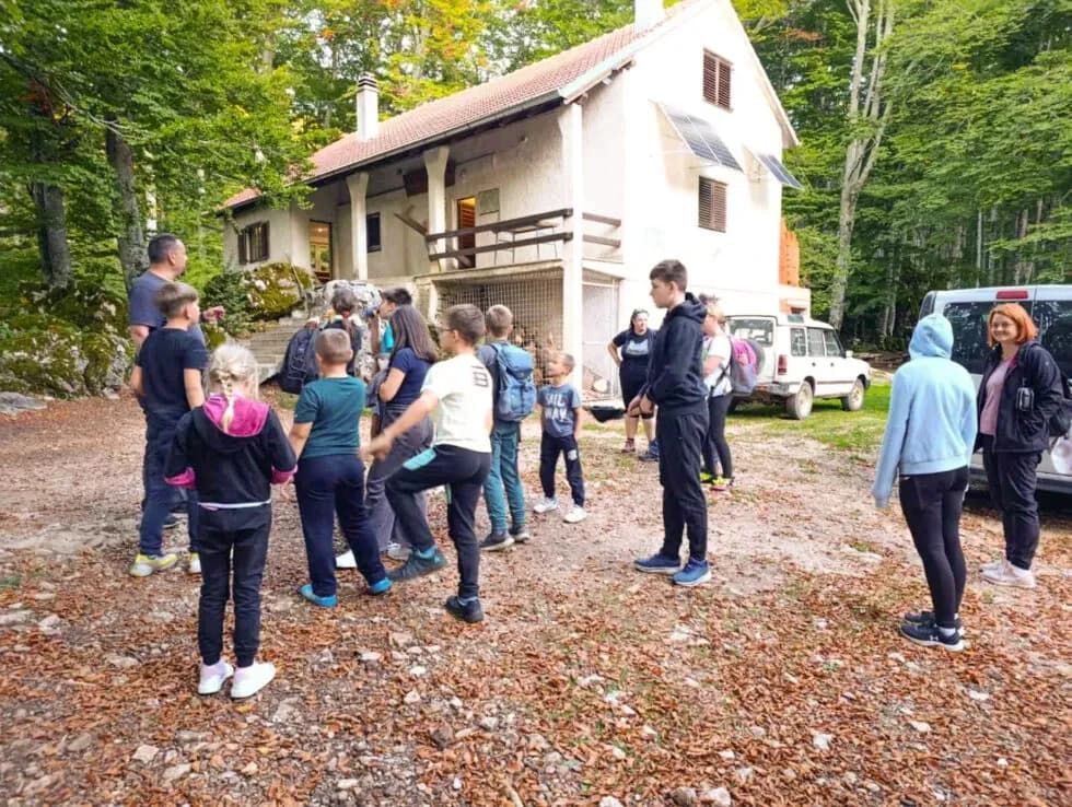 (FOTOGALERIJA) Mali požeški planinari Kempfići osvojili najviši vrh Hrvatske
