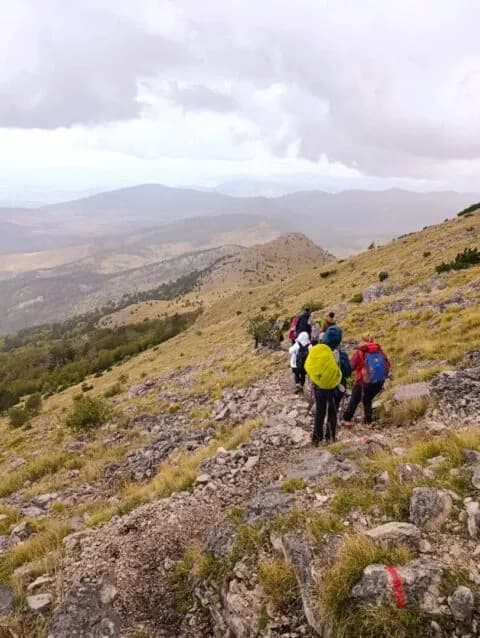 (FOTOGALERIJA) Mali požeški planinari Kempfići osvojili najviši vrh Hrvatske
