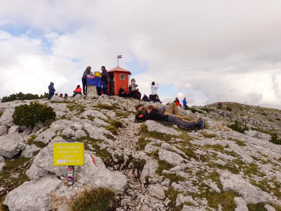 (FOTOGALERIJA) Mali požeški planinari Kempfići osvojili najviši vrh Hrvatske