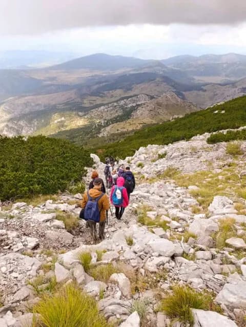 (FOTOGALERIJA) Mali požeški planinari Kempfići osvojili najviši vrh Hrvatske
