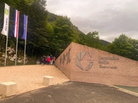 (FOTOGALERIJA) Mali požeški planinari Kempfići osvojili najviši vrh Hrvatske