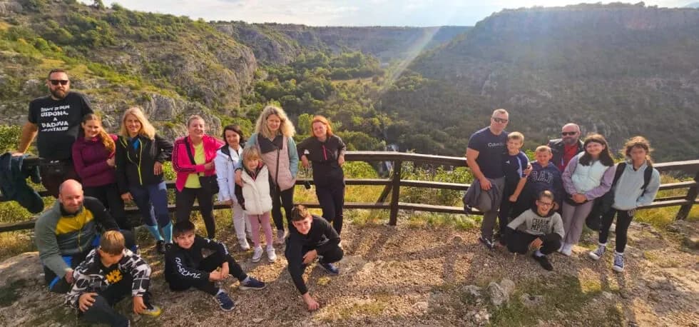 (FOTOGALERIJA) Mali požeški planinari Kempfići osvojili najviši vrh Hrvatske