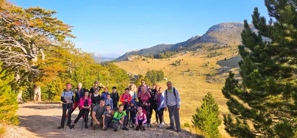 (FOTOGALERIJA) Mali požeški planinari Kempfići osvojili najviši vrh Hrvatske