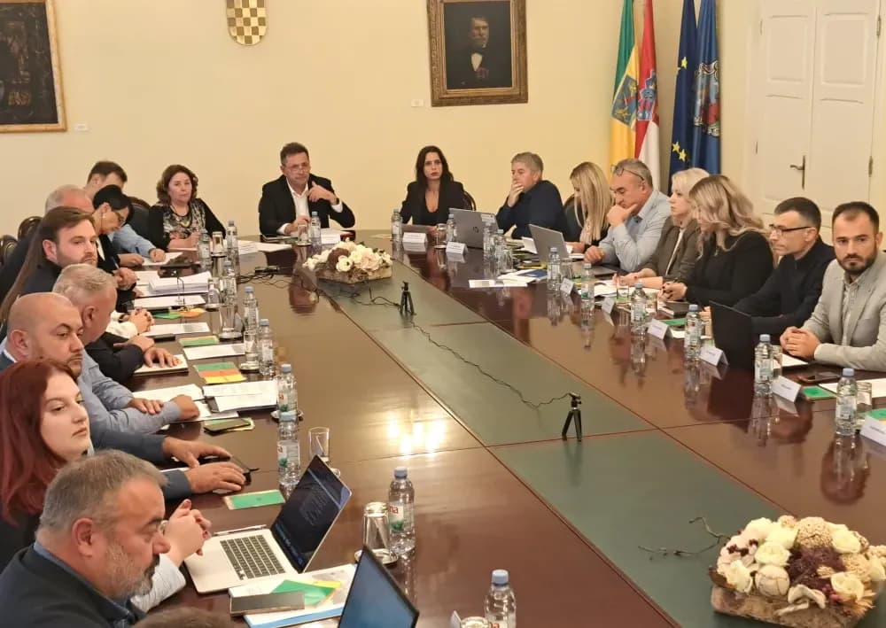 Pekčec prozvao gradske vijećnike: ’Paraziti i uhljebi bubre, kumovi i podobni kolo vode u propast’