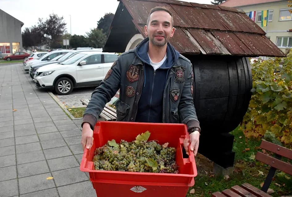 Graševina s Trga: Svečani završetak berbe u srcu Kutjeva na kojoj je za novog vincilira izabran Ante Paulić