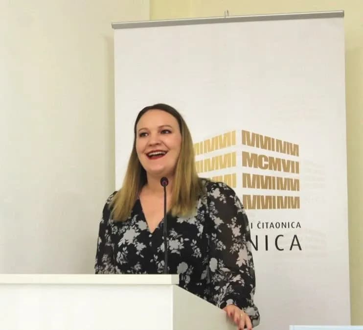 MJESEC HRVATSKE KNJIGE U PLETERNIČKOJ KNJIŽNICI: Predstavljena zbirka pjesama ’Kapi uspomena’ Predraga Milosavljevića