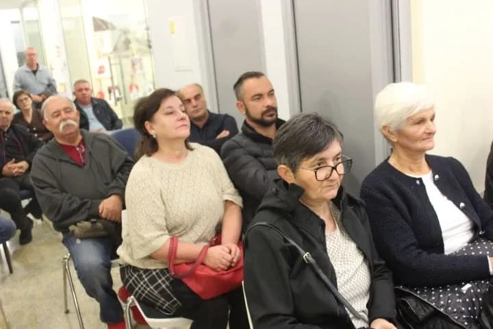 MJESEC HRVATSKE KNJIGE U PLETERNIČKOJ KNJIŽNICI: Predstavljena zbirka pjesama ’Kapi uspomena’ Predraga Milosavljevića