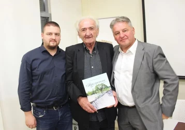 MJESEC HRVATSKE KNJIGE U PLETERNIČKOJ KNJIŽNICI: Predstavljena zbirka pjesama ’Kapi uspomena’ Predraga Milosavljevića