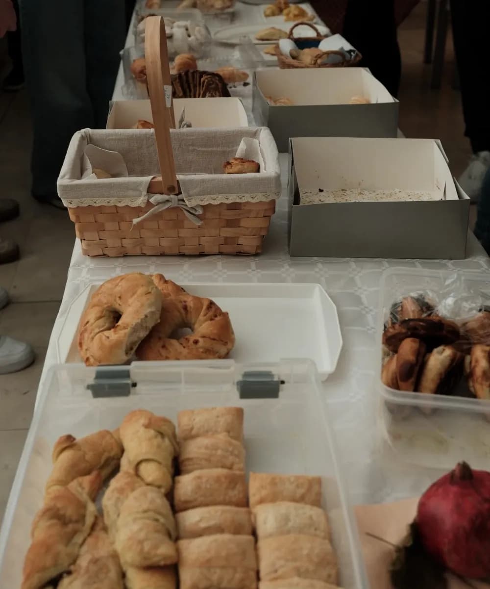 Gimnazijalci obilježili Dane kruha uz ukusne pekarske proizvode, pjesmu i ples