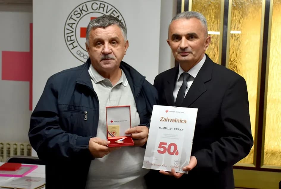 Prigodnom svečanošću i dodjelom priznanja Gradsko društvo Crvenog križa Požega obilježilo Dan dobrovoljnih darivatelja krvi.