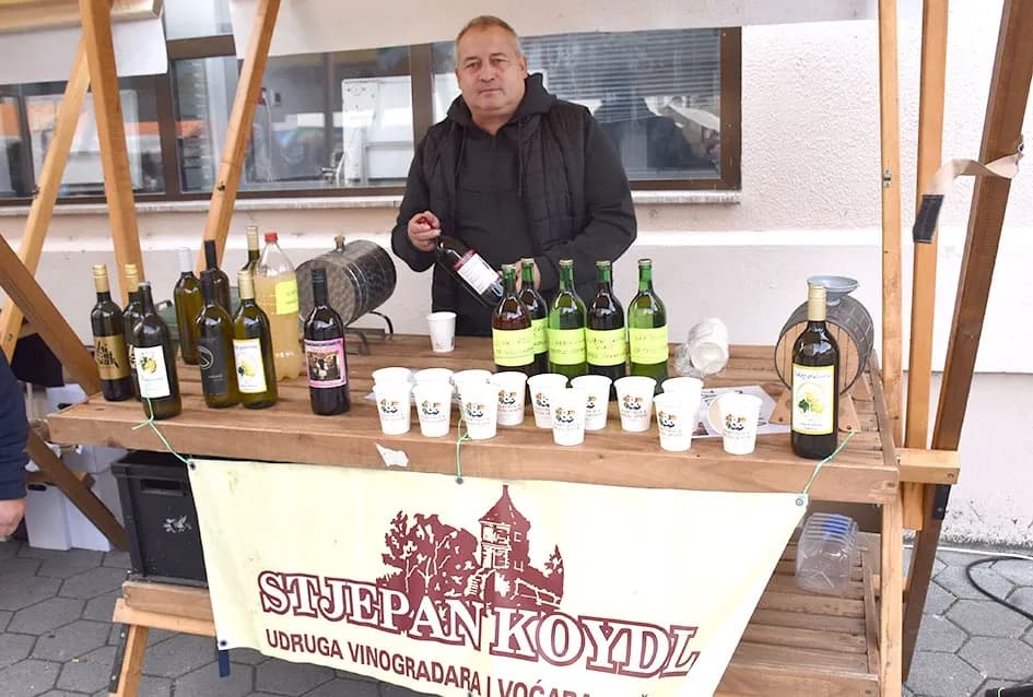 JESEN U POŽEGI: štandovi puni domaćih okusa i tradicionalno krštenje mošta