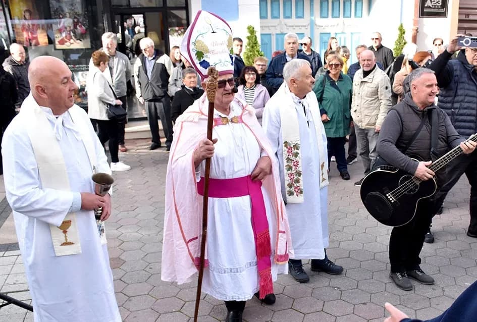 JESEN U POŽEGI: štandovi puni domaćih okusa i tradicionalno krštenje mošta