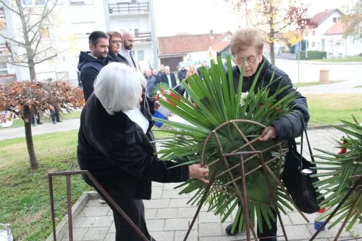 UZ DAN SJEĆANJA: U Pleternici polaganjem vijenaca i paljenjem svijeća odana počast poginulim braniteljima