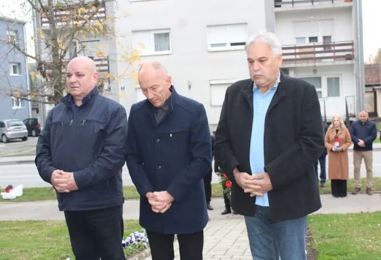 UZ DAN SJEĆANJA: U Pleternici polaganjem vijenaca i paljenjem svijeća odana počast poginulim braniteljima