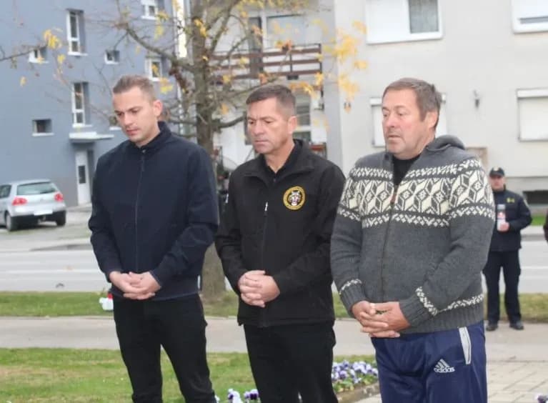 UZ DAN SJEĆANJA: U Pleternici polaganjem vijenaca i paljenjem svijeća odana počast poginulim braniteljima
